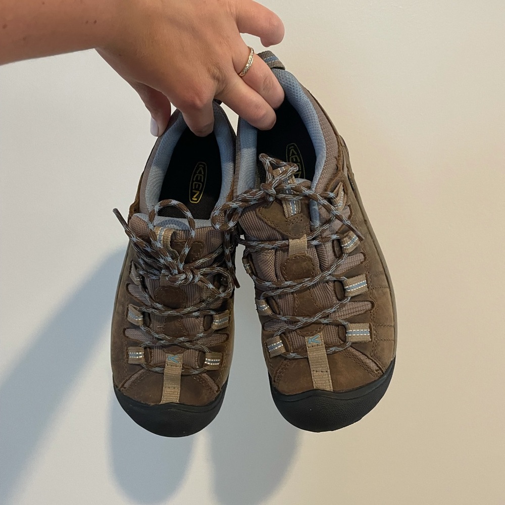 Keen hiking shoes size 7.5